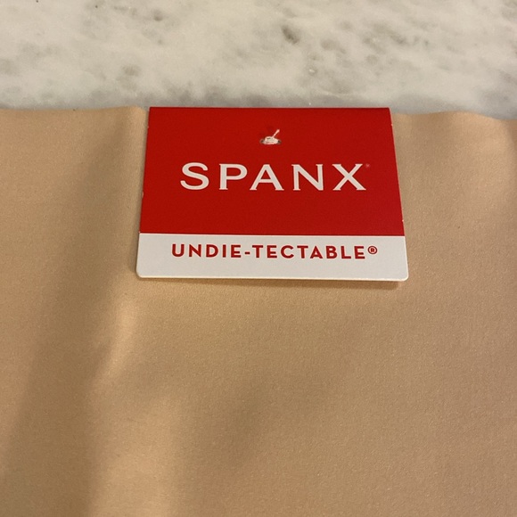 Spanx Undie-Tectable Nude Shaping Thong Underwear size Large NWT - Picture 3 of 8